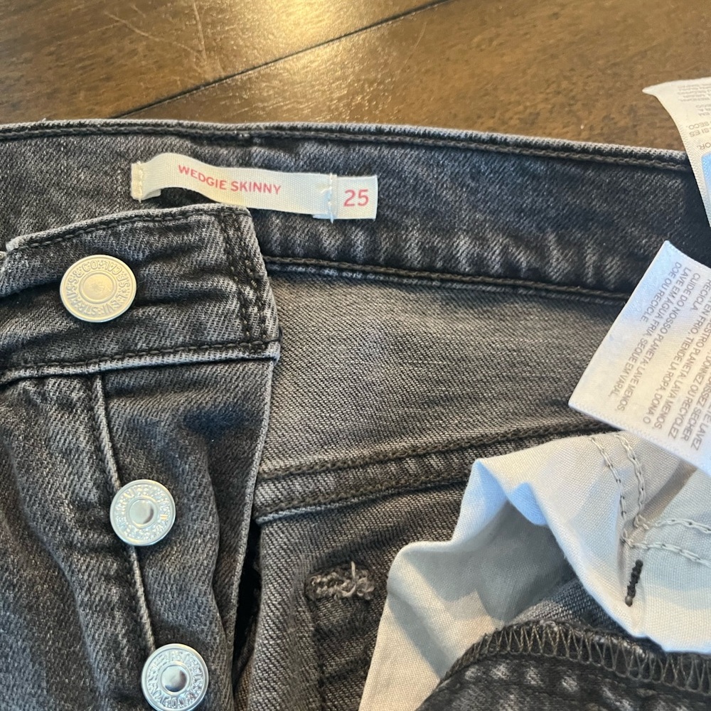 Levi’s black. Wedgie skinny